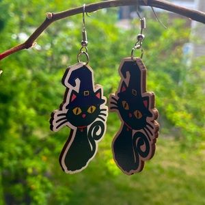 Black cat Halloween earring set.